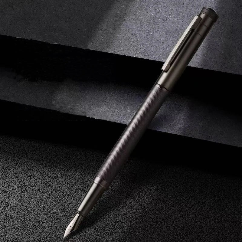 Stylo Plume en Métal HERO – Collection "Black Forest" Titanium